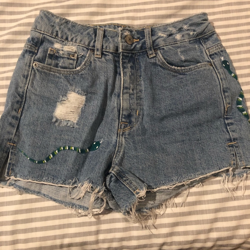 Jeans Shorts with Painted Snake Detail